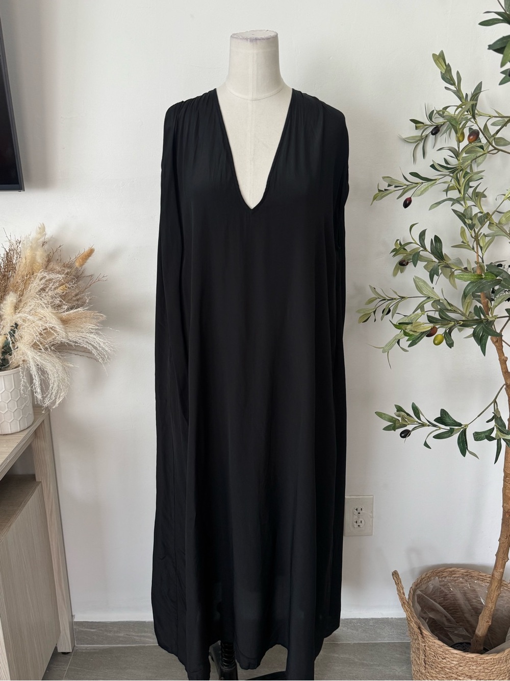 Vince Black Silk Blend V Neck Long Sleeve Maxi Dress XXS Minimalist